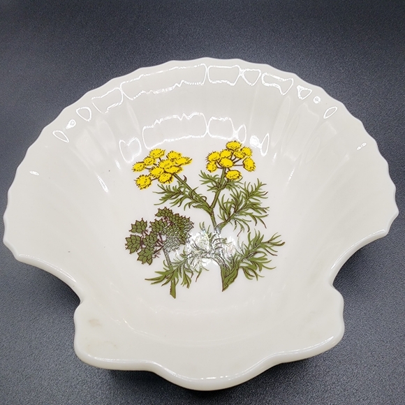 Botanica Floral Shell-Shaped Dish - Picture 1 of 4